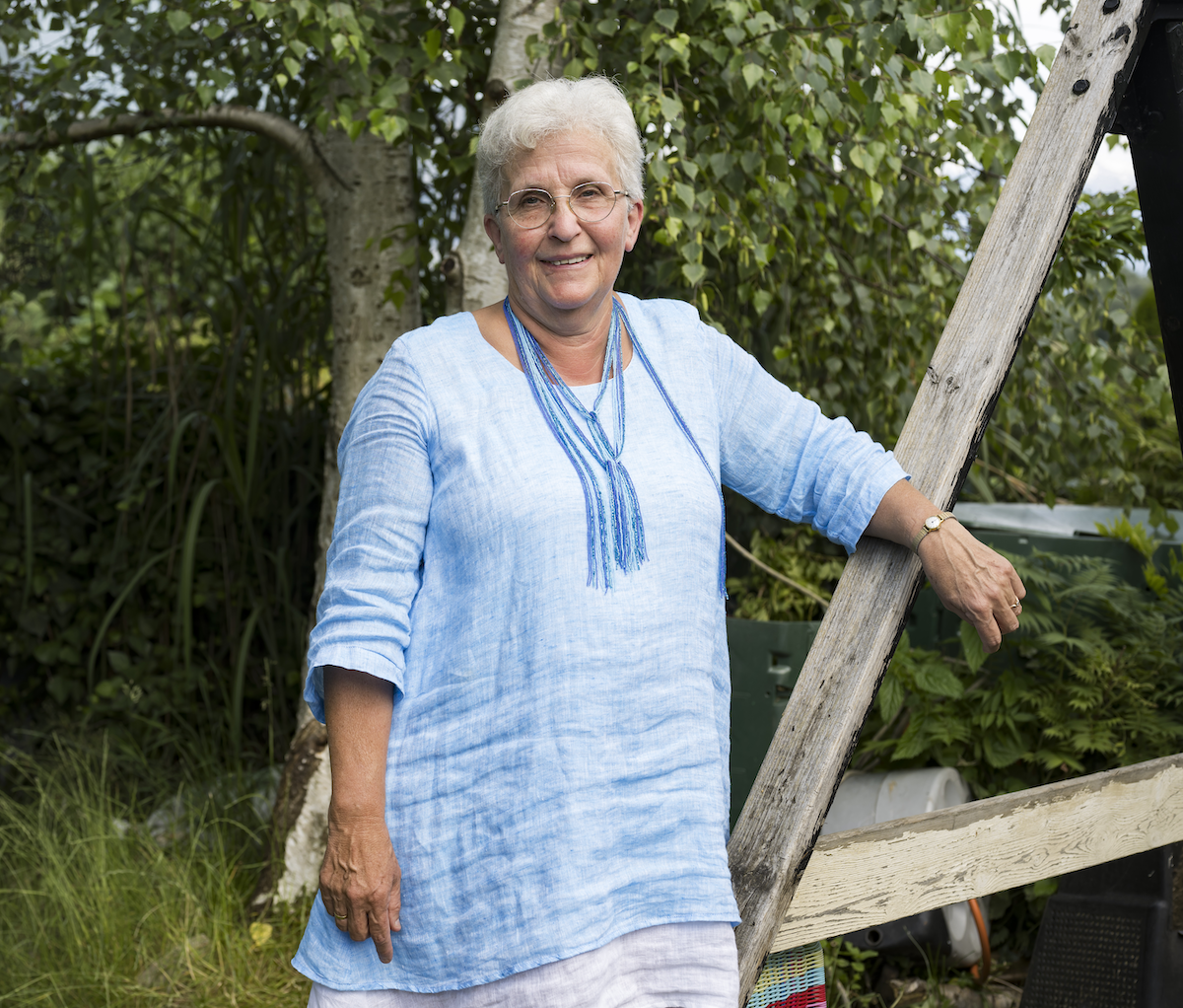 Dr. Waltraud Stibernitz im Garten
